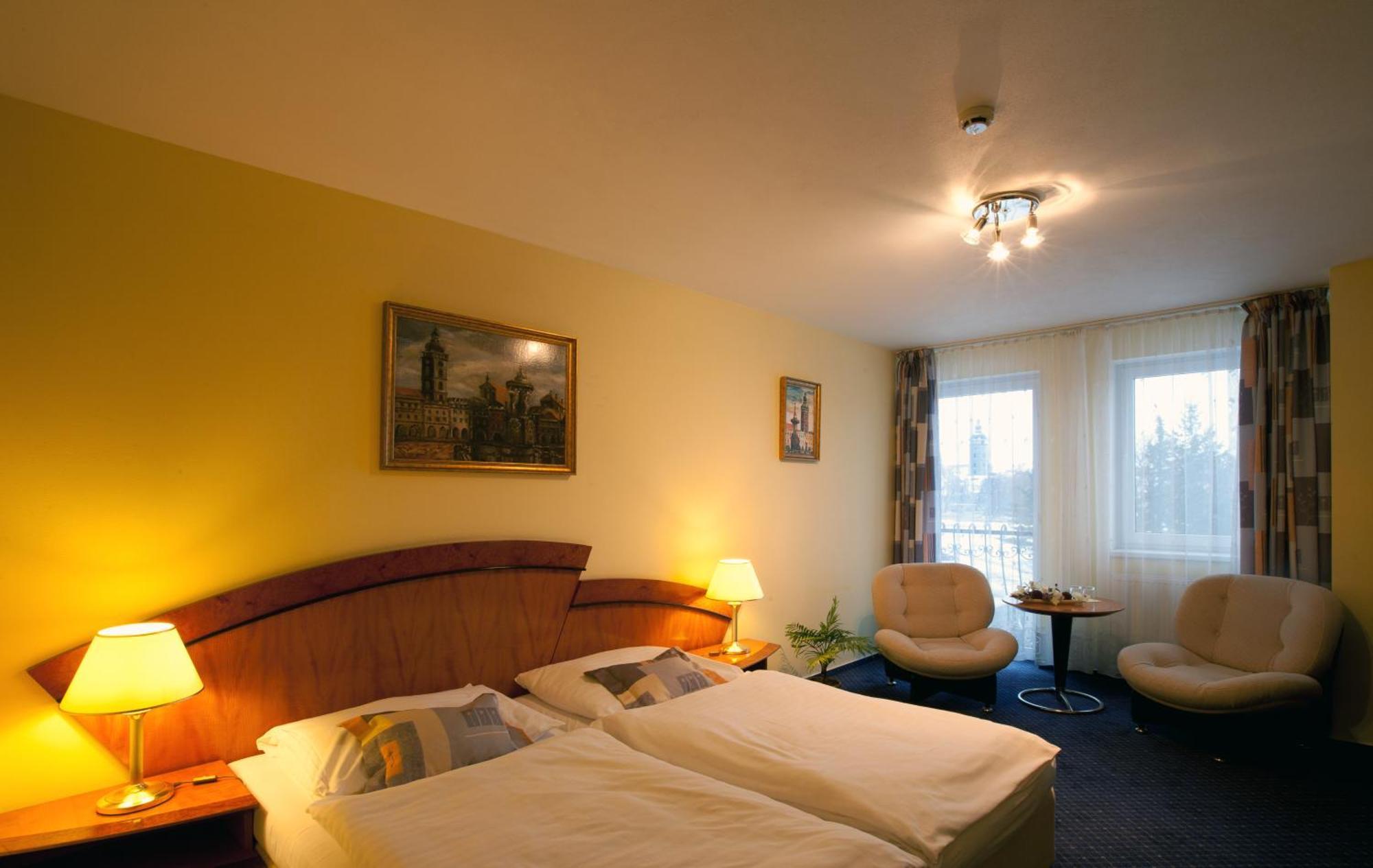 Hotel Savoy Чешка Будьовица Екстериор снимка