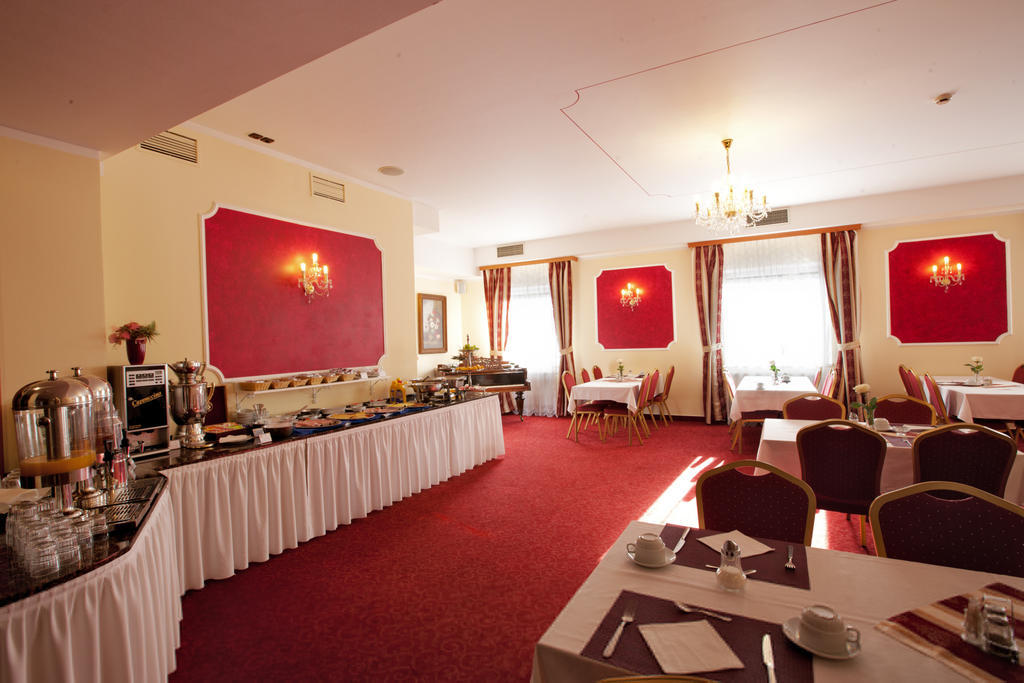 Hotel Savoy Чешка Будьовица Екстериор снимка