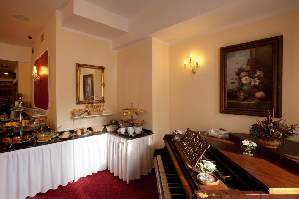 Hotel Savoy Чешка Будьовица Екстериор снимка
