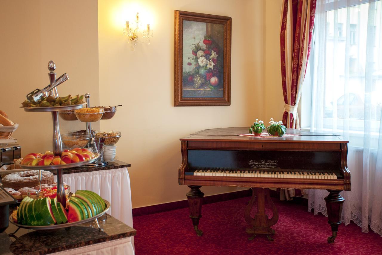 Hotel Savoy Чешка Будьовица Екстериор снимка