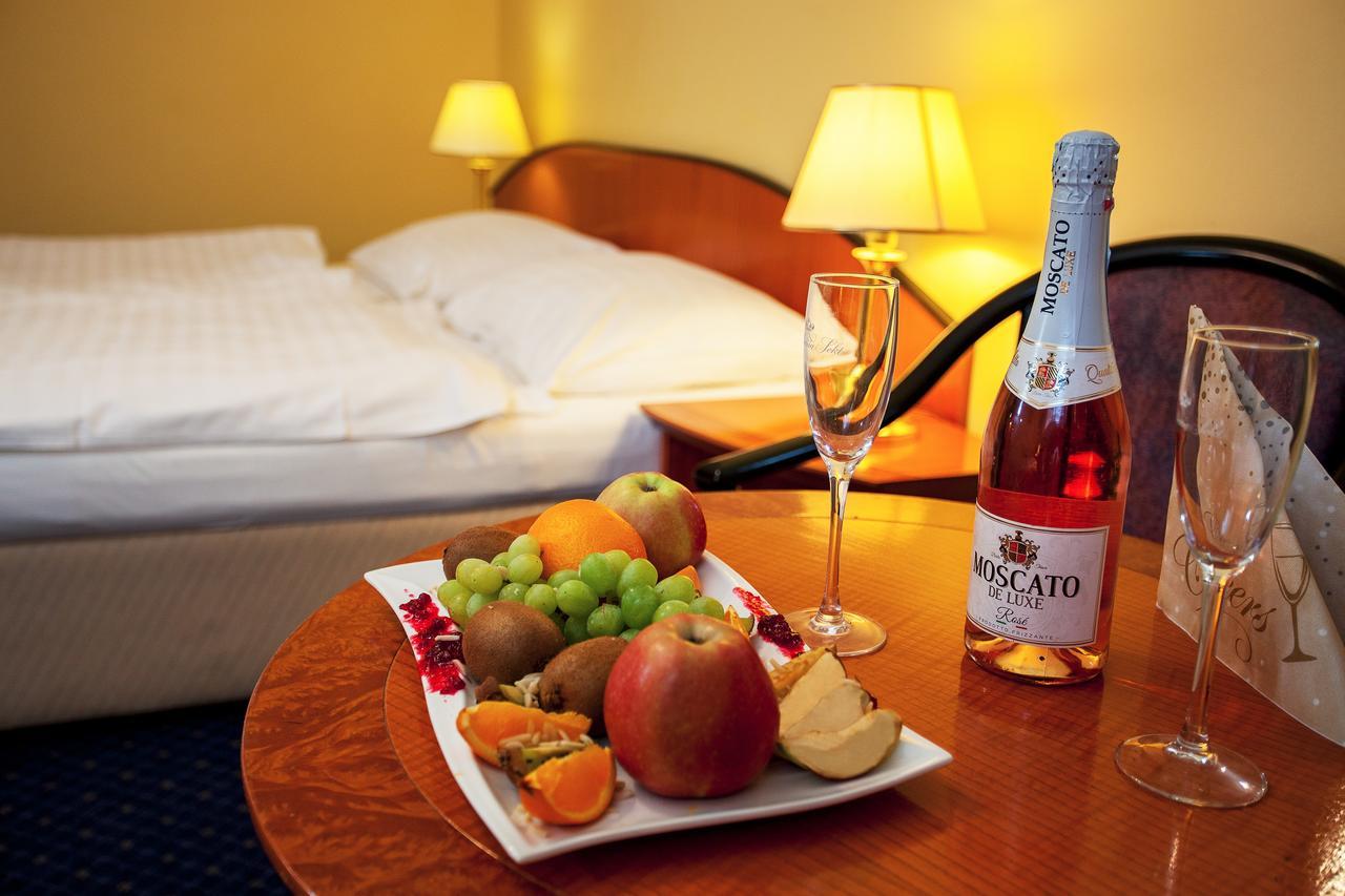 Hotel Savoy Чешка Будьовица Екстериор снимка