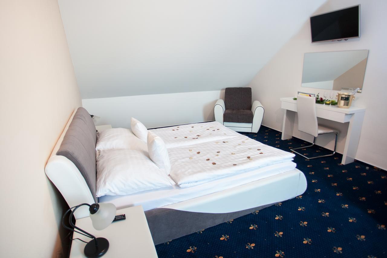 Hotel Savoy Чешка Будьовица Екстериор снимка