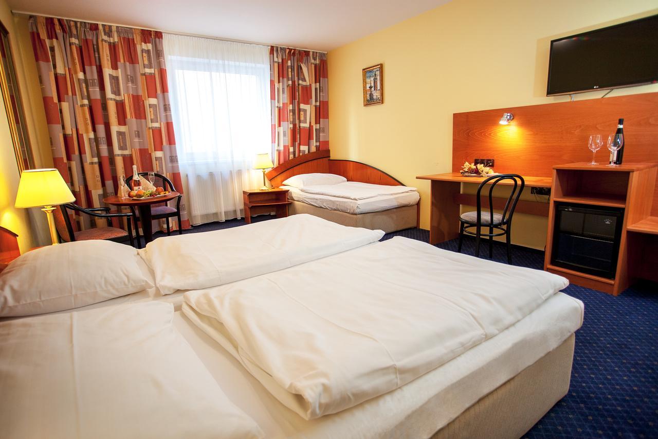 Hotel Savoy Чешка Будьовица Екстериор снимка