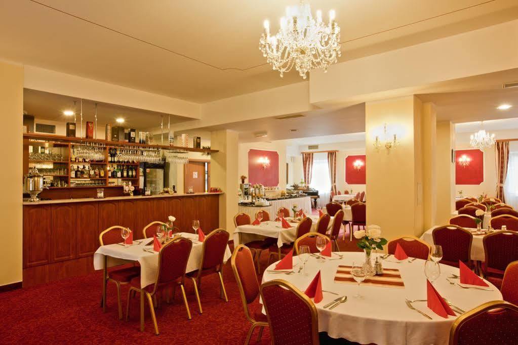 Hotel Savoy Чешка Будьовица Екстериор снимка