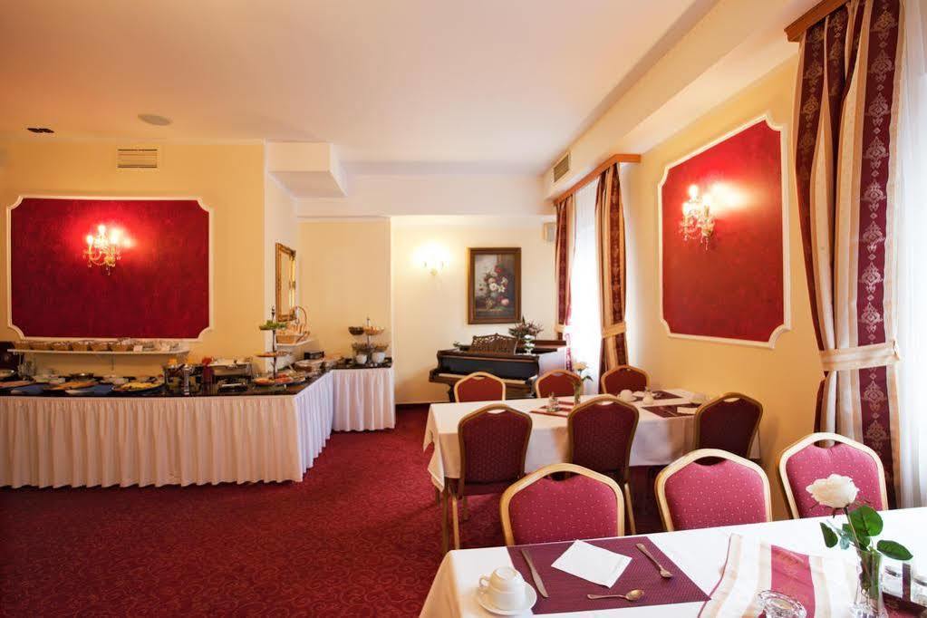 Hotel Savoy Чешка Будьовица Екстериор снимка